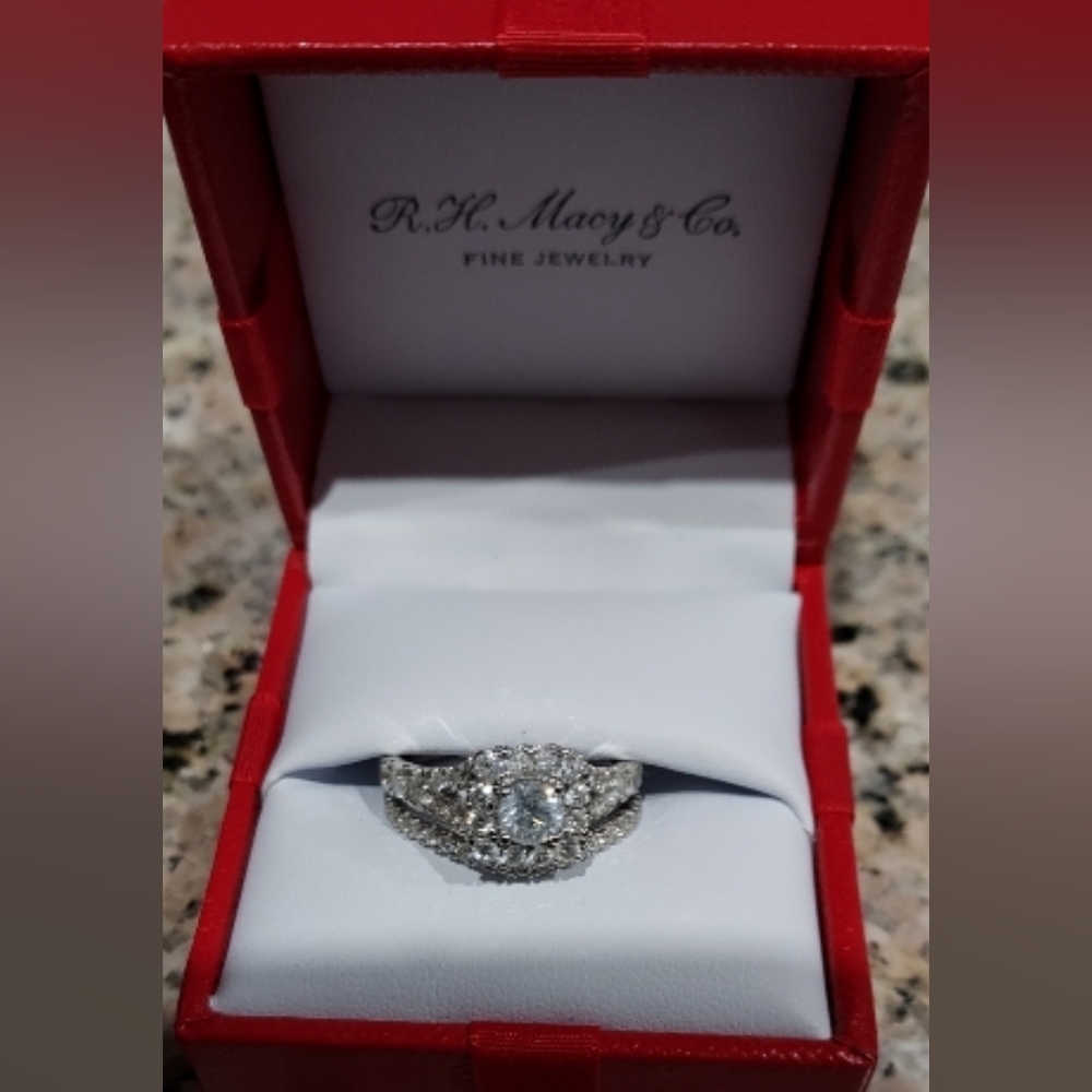 Diamond Halo Bridal Set 2 ct. white gold